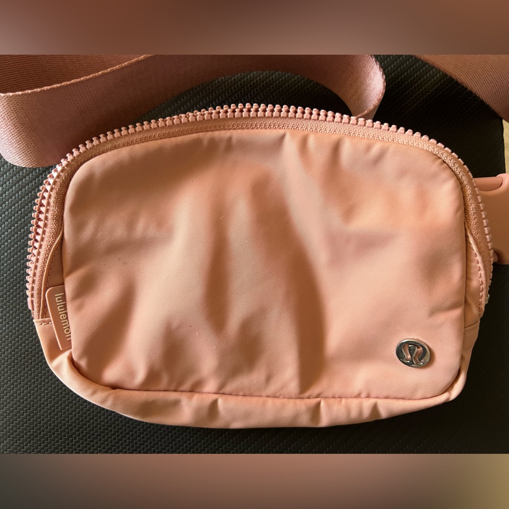Lululemon Everywhere Belt Bag